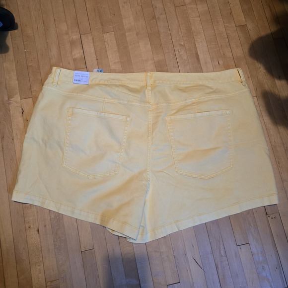 Lane Bryant NWT Women Signature Fit Plus Yellow Denim Shorts Sz34-36 recycle $70 - Picture 2 of 14